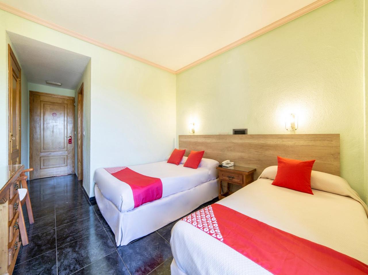 Hotel El Prado By Vivere Stays Carrascosa del Campo Екстериор снимка