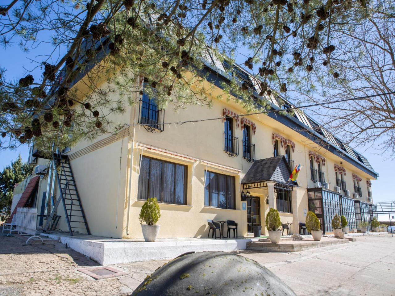 Hotel El Prado By Vivere Stays Carrascosa del Campo Екстериор снимка