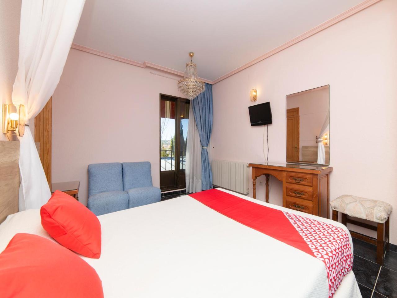 Hotel El Prado By Vivere Stays Carrascosa del Campo Екстериор снимка