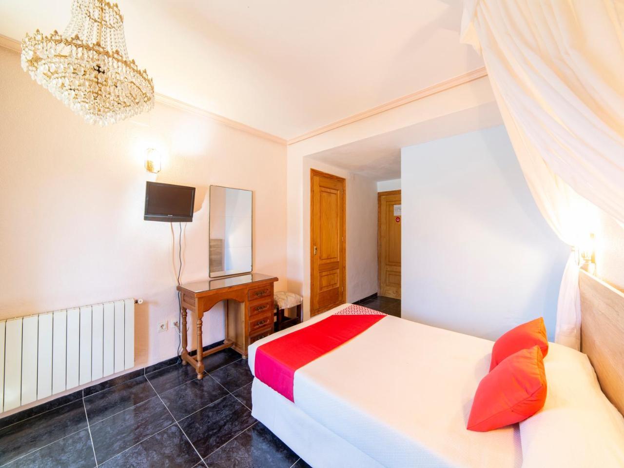 Hotel El Prado By Vivere Stays Carrascosa del Campo Екстериор снимка