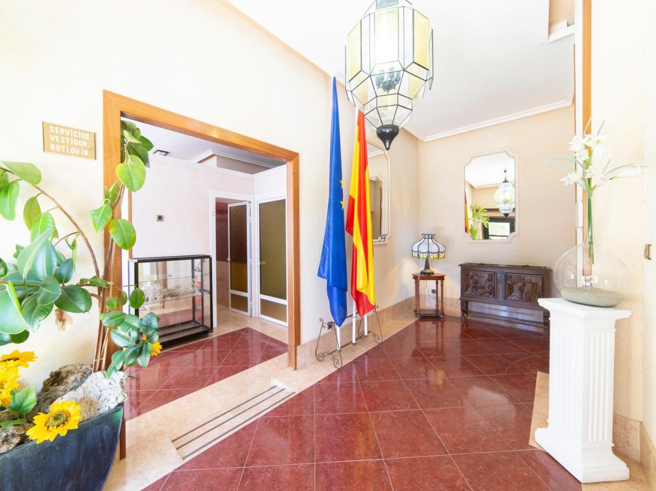 Hotel El Prado By Vivere Stays Carrascosa del Campo Екстериор снимка