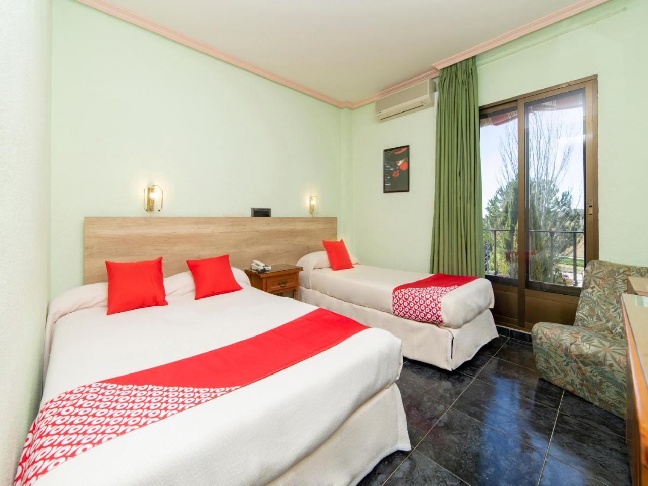 Hotel El Prado By Vivere Stays Carrascosa del Campo Екстериор снимка
